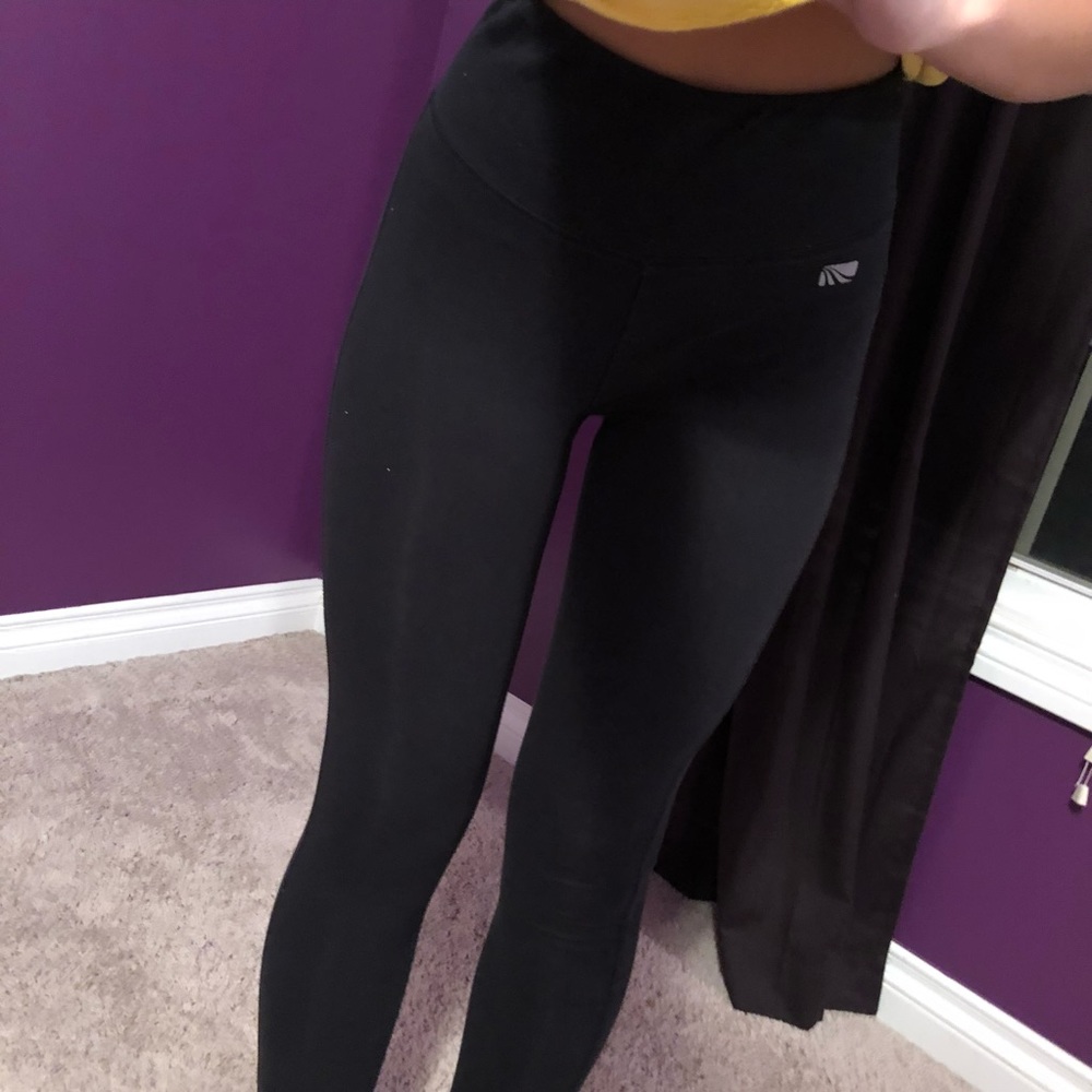 Comfy leggings (idk the brand name)😁